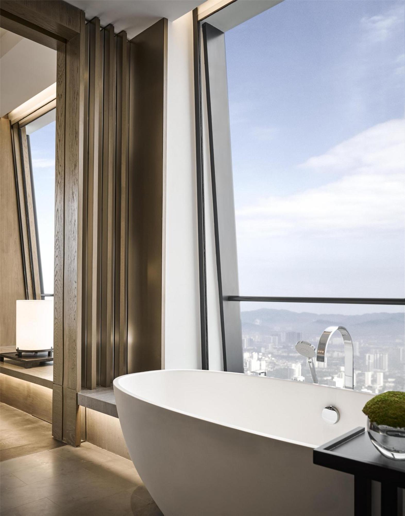 Deluxe Suite,1743947190:JPEG